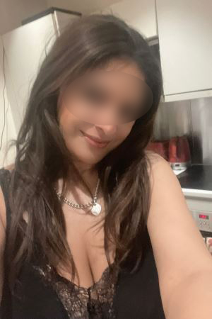 Indian busty brunette ARYA Queen's Park NW6 24/7 (24 hour) London escorts agency girl