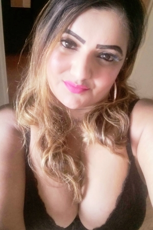 Indian busty brunette SONIA Stratford E15 24/7 (24 hour) London escorts agency girl